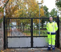 Neue Eingangstore auf dem Alten Friedhof in Sandhausen