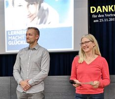Volle Aula beim Vortrag „Lernen macht glücklich“ am Fr.-Ebert-Gymnasium Sandhausen