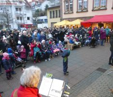 Weihnachtslieder, Bratwurst, Glühwein und der Gauangelloch-Song beim Adventssingen