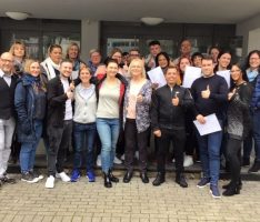 Ein Silberstreif am Horizont – 200 ausgebildete Pflegekräfte in den Beruf entlassen