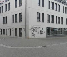 Leimener Rathaus, Realschule, Stadtwerke und Schwimmbad mit Schmierereien besudelt