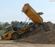 Großbaustelle Abwasserkläranlage – </br>Schweres Gerät im Einsatz