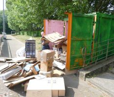 Viel Altpapier für den VfB-Container – </br>Abgabe weiterhin jeden Samstag