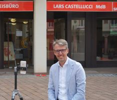 „Pizza & Politik digital“ – Mdb Castellucci  diskutierte mit jungen Leuten