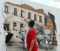 Ochsenbach wird (noch) schöner: Historische Ortsszene als Wandmalerei