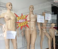 Leimens FKK-Schaufenster – Teil II: Ganz Nackte schockieren Passanten (erneut)