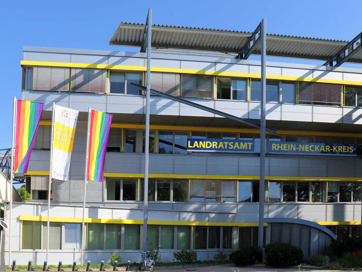 Diversity-Tag 2020: Landratsamt Rhein-Neckar-Kreis hisst „Flagge für Vielfalt“