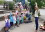 Endlich wieder gemeinsam singen! Musikschul-Kinder mit Leiterin Nicole Staber