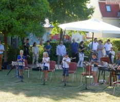 Denkwürdiges Picknickdecken-Konzert der Musikschule im Menzerpark