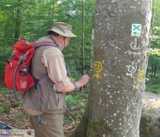 Eine „App“ zum Wanderwege markieren? Mit Wegewart Georg Riemann auf Tour