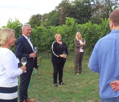 Kultusministerin Dr. Eisenmann in Leimen – Claudia Felden stellt Gartenschaukonzept vor