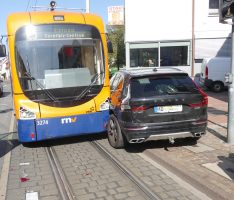 Höhe Leimen Turmgasse – Unfall zwischen Straßenbahn und Geländewagen