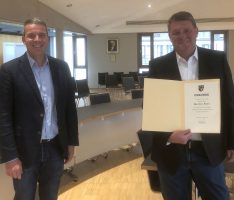 25-jähriges Dienstjubiläum Martin Kral – Oberbürgermeister Reinwald gratuliert
