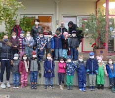 Kindergarten-Kinder auf Exkursion ins Weingut – Wegen des leckeren Apfelsaftes