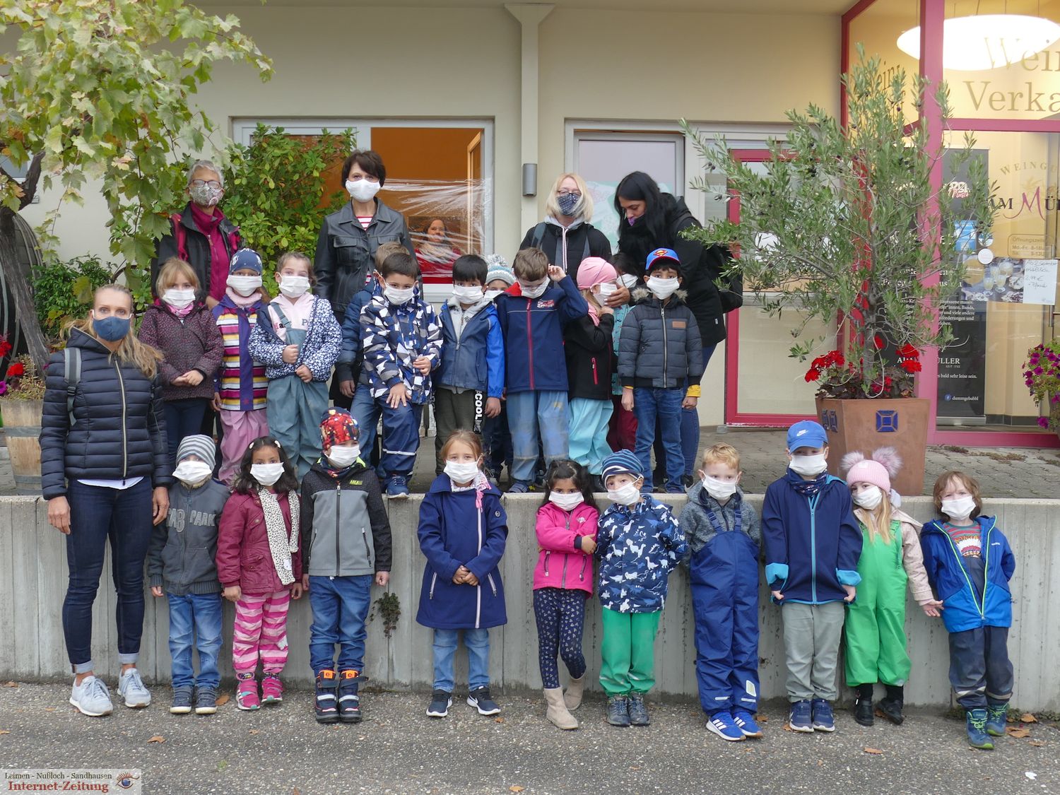 Kindergarten-Kinder auf Exkursion ins Weingut - Wegen des leckeren Apfelsaftes