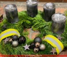 Adventskränze der Leimener Feuerwehr-Bastelfrauen jetzt liefern lassen