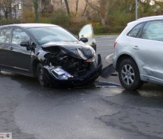 Leimen: Unfall auf Kreuzung – eine Fahrerin leicht verletzt – Sachschaden ca. 30.000 Euro