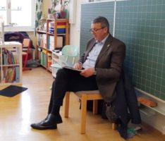 Bundesweiter Vorlesetag: In der Turmschule las auch OB Reinwald den Kindern vor