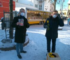 FDP-Wahlkampf: Prof. Dr. Thorsten Krings besucht Leimener Wochenmarkt