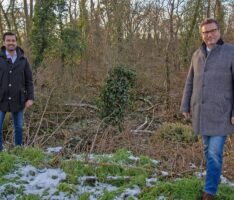 Hakan Günes und Forstminister Peter Hauk: „Unser Wald braucht unsere Hilfe“