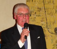 Schwimm-Klub Neptun gratuliert dem Ehrenvorsitzenden Siegfried Schwarz zum 80.