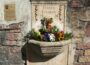 Klein aber fein: Leimener Jakobsbrunnen erfreut mit frischem Blumenschmuck
