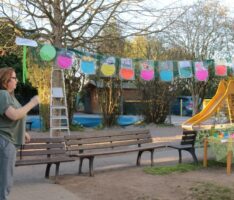 Frühlingsausstellung bei den Wombats und Faultieren im Ludwig-Uhland-Kindergarten