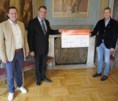 Sozialverein „Auf Augenhöhe“ erhält 5.000€ Spende von Firma Emmel