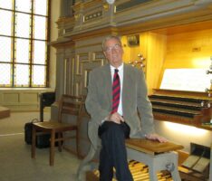 Peter Sigmann spielt Sonntag wieder die Orgel in der St. Ilgener Dreifaltigkeitskirche
