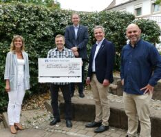 Musikschule Leimen freut sich über 1000 Euro Spende von Bortz GartenGut