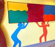 Der Förderverein der Gauangellocher Schlossbergschule malt die Schule bunt