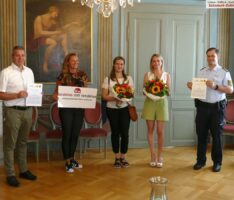 Ehrung im Rathaus: Irina Schäfer und Antonina Kirgizova retteten 10-Jährigem das Leben