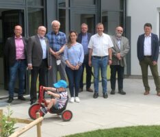 3,2 Mio. € Projekt – Erweiterung des Ludwig-Uhland-Kindergartens besichtigt