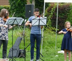 Picknickdeckenkonzert der Musikschule: </br>Erst kalte Dusche, dann herzwärmende Musik