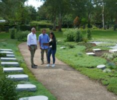 Erstes gärtnergepflegtes Grabfeld auf dem Waldfriedhof St. Ilgen eingeweiht