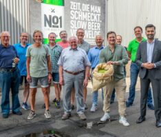 Original Sandhäuser Aromahopfen – Insgesamt 85 Kilo wurden maschinell ‚gezopft‘