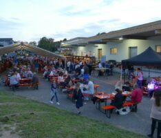 Harmonisch, fröhlich, lecker: Das Raclette-Festival im Weingut Müller