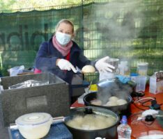 Gut besuchtes Fest: Dampfnudeln passen bestens zu herrlichem Herbstwetter