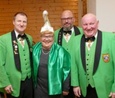 Karneval Club Frösche Winterfest: </br>Senat schmückt sich mit neuen Mützen