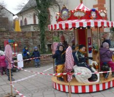 Tolle Idee: Ein Kindergarten-Weihnachtsmarkt mit allem Drum und Dran