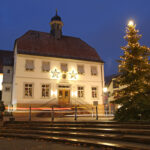 Sandhausen: Weihnachtliche Stimmung mit Weihnachtsbaum und Lichterketten