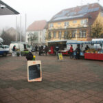Bunter Wochenmarkt bei grauem Wetter in Gauangelloch - Weitere Beschicker gesucht