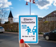 Verkehrssicherheit im Bereich der Turmschule: 30km/h und „Küss-und-Tschüss-Bereich“