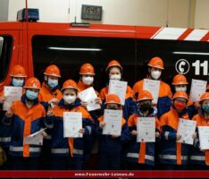 Abnahme der Jugendflamme und Aufstellen der „Bienenhotels“ in Leimen-Mitte