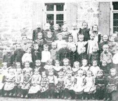 9. Frauenspaziergang und Enthüllung des Schildes „Karoline-Röth-Platz“