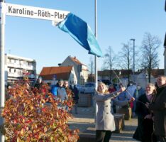 Frauenspaziergang 2022 mit offizieller Einweihung des Karoline-Röth-Platz in Dilje