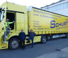 Private Ukrainehilfe: Flüchtlinge per Bus abholen – Hilfsgüter per LKW hinfahren