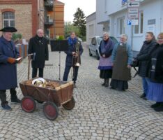 Die Diljemer Nachtwächter-Führung machte Dorfgeschichte lebendig