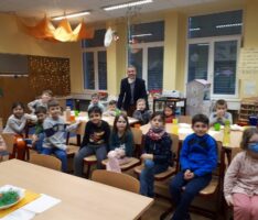 Mit der Osterfeier im Hort beginnt für die Kinder der Frühling