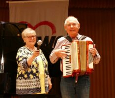 Awo-Muttertagsfeier im Rosesaal – Kaffee und Kuchen bei lockerer Musik